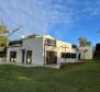 Выдающееся предложение - дом на окраине Ровиня в зелени всего в 300 метрах от моря - фото 11