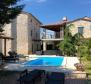 Authentique villa en pierre à Bale avec piscine - pic 3