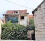 Maison unique sur trois étages avec une cour de 32 m2 au centre de Split (Varos), excellent potentiel touristique - pic 3