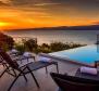 Merveilleuse nouvelle villa moderne sur la Riviera d&#39;Omis à seulement 60 mètres de la mer, avec piscine, sauna, salle de fitness et garage - pic 8