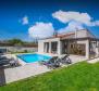 Attractive one-storey villa with swimming pool and jacuzzi, just 5 km from the sea 