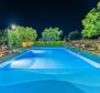 Villa mit Swimmingpool und 3 Apartments auf einem großzügigen Grundstück von 1700 m2 in Jadreski zwischen Liznjan und Pula - foto 52