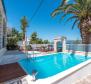 Villa a tengerhez vezető első vonalon Trogir területén - pic 2