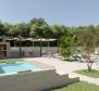 Luxusvilla mit Swimmingpool nahe dem Zentrum von Poreč mit einem wunderschönen Garten, nur 3 km vom Meer entfernt - foto 3