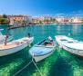 Possibilité unique de construire une villa de classe LUX sur la PREMIÈRE LIGNE dans une baie paisible sur l&#39;île de Brac près de Povlja ! - pic 17