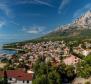 Grundstück mit älterem Haus zum Renovieren in Baska Voda, nur 150 Meter vom Strand entfernt - foto 5