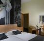 Hotel na atraktivním místě ve městě Pula jen 200 metrů od moře! - pic 17