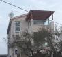 Nieruchomość z 3 apartamentami i basenem w Rogoźnicy - pic 27