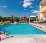 Villa avec piscine près des plages de la ville à Niva Veruda, banlieue de Pula - pic 2