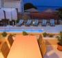 Luxus-Penthouse auf Ciovo zu verkaufen, nur 20 Meter vom Meer entfernt, exklusive Residenz - foto 16