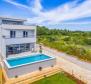 Modern villa with swimming pool just 150 meters from the sea in Medulin - pic 2