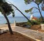 House on ideal location on the first line to the sea on Brac, destined to become a luxury villa - pic 11
