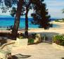 Luxusní vila první linie v Supetaru na ostrově Brač s kotvištěm pro loď - pic 9