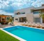 Villa moderne de luxe avec piscine à Mandre sur Pag 