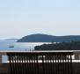 Immeuble avec trois appartements à vendre sur l'île de Solta avec une vue fascinante sur la mer - pic 9