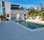 Moderní vila s bazénem nedaleko Zadaru pouhých 120 metrů od moře - pic 5