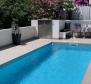 Villa solide au centre d'Opatija, avec piscine, à seulement 100 mètres de la mer - pic 3
