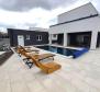 Moderní vila s vyhřívaným bazénem, saunou, jacuzzi, luxusně zařízená - oblast Vodnjan - pic 2