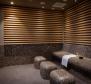 Krásná luxusní vila s wellness, bazénem, výtahem, prostornými terasami a fantastickým výhledem na Omišskou riviéru - pic 9