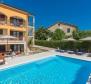 Bright apart-house for sale in Poreč with sea views - pic 2
