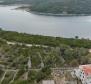 Městský pozemek na prodej v Povlja, ostrov Brač, pouhých 200 metrů od moře - pic 11