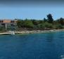Романтический изолированный дом на острове Дрвеник на 1-й линии моря с собственным причалом - фото 7
