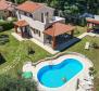 Complex of the three detached villas with swimming pool and garden in the vicinity of Poreč 