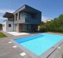 Villa moderne de luxe avec piscine et vue mer sur l'île de Krk 