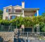 Tolle Investition – Einfamilienhaus nur 80 m vom Meer entfernt in Ika, Riviera von Opatija! 