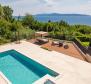 Villa méditerranéenne nouvellement construite sur une haute falaise, première rangée de la mer - pic 12