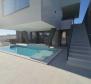 Ohromující nová moderní vila v Medulinu, 150 metrů od moře - pic 11