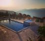 Působivá vila v horách s výhledem na Splitskou riviéru - pic 23