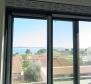 Квартира в новостройке с большой террасой в 100 м от моря в Медулине, панорамный вид на море - фото 15