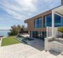 Superbe villa design de 1ère ligne près de Zadar avec plage presque privée et possibilité d'amarrage - pic 6