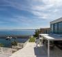 Superbe villa design de 1ère ligne près de Zadar avec plage presque privée et possibilité d'amarrage - pic 14