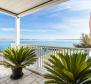 Superbe villa design de 1ère ligne près de Zadar avec plage presque privée et possibilité d'amarrage - pic 17