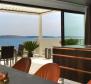 Superbe villa design de 1ère ligne près de Zadar avec plage presque privée et possibilité d'amarrage - pic 58