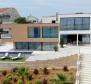Superbe villa design de 1ère ligne près de Zadar avec plage presque privée et possibilité d'amarrage - pic 63
