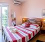 Dům 8 apartmánů ve Starigradu s výhledem na moře - pic 51