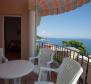 Apartman erkéllyel, kilátással az Adriai-tengerre, mindössze 100 méterre a strandtól - pic 2