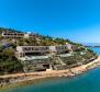 Neue moderne Villa auf der Insel Solta in einem Resort in erster Meereslinie 