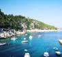 Wunderschöne erste Steinvillenreihe in der Gegend von Dubrovnik neben dem Pier und dem wunderschönen Strand - foto 8