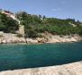 Wunderschöne erste Steinvillenreihe in der Gegend von Dubrovnik neben dem Pier und dem wunderschönen Strand - foto 10