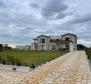 Nouvelle villa de luxe dans la région de Porec - avec vue lointaine sur la mer - pic 4