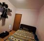 Prostorný byt za nízkou cenu v přízemí v Novigradu - pic 8