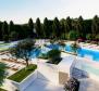 Nové luxusní apartmány v 5***** resortu u pláže nedaleko Zadaru s 4-6% výnosem z pronájmu - pic 5