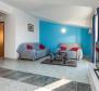 Appart-maison de 4 appartements avec piscine à seulement 80 mètres de la mer à Razanj, région de Rogoznica - pic 28