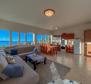 Большая квартира с террасой, панорамным видом на море, в 250 метрах от пляжа в Ичичи недалеко от Опатии. - фото 7