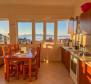 Большая квартира с террасой, панорамным видом на море, в 250 метрах от пляжа в Ичичи недалеко от Опатии. - фото 9