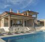 Belle villa de luxe avec piscine à Kastelir, région de Porec - pic 3
